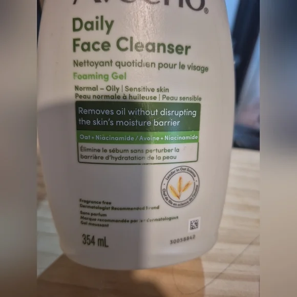 Aveeno Foaming Gel Daily Face Cleanser. Normal-oily/sensitive Skin. 354ml - Picture 4 of 7